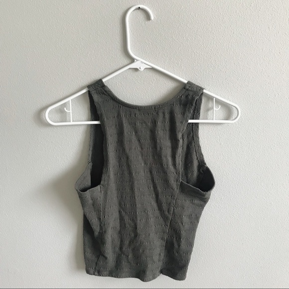 v-neck grey cropped tank - Picture 3 of 3